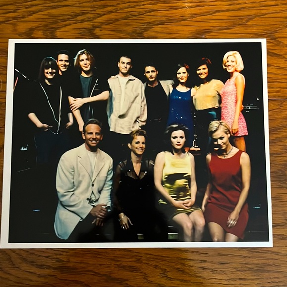 BEVERLY HILLS 90210 SET OF 8 NEVER USED POSTCARDS AND 2 SETS OF 4 8x10 GLOSSYS - Picture 3 of 8